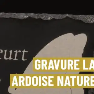 Détail d'une plaque funéraire en ardoise naturelle personnalisée